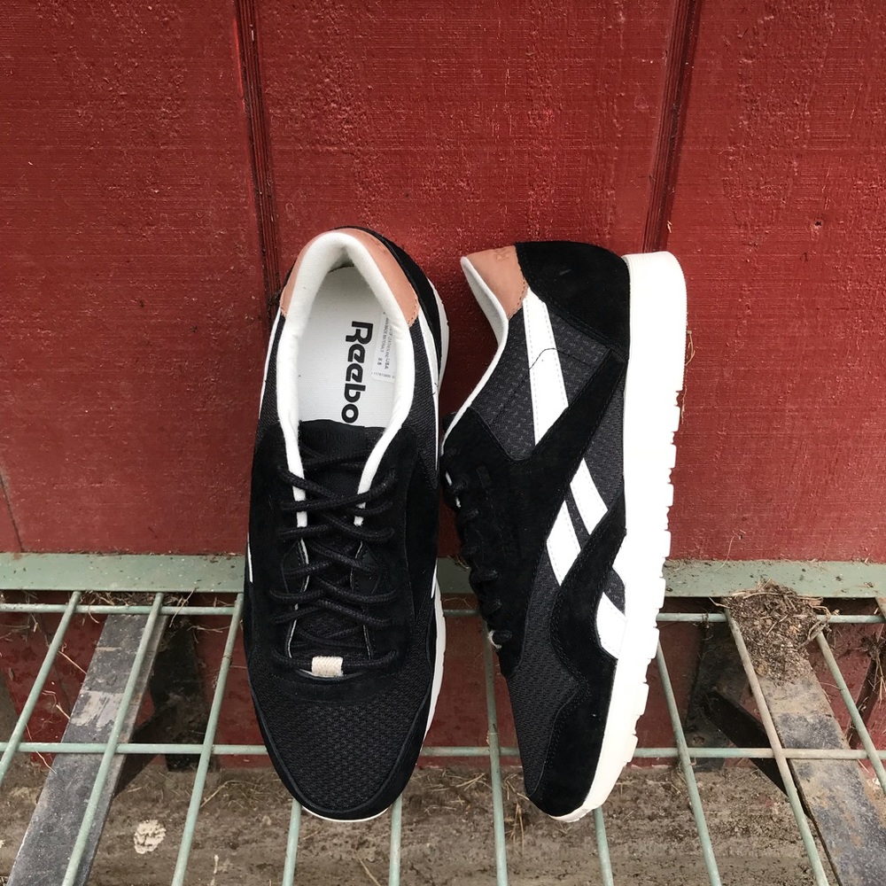 Brand New Classic Reebok in Black & Tan Men’s 8.5